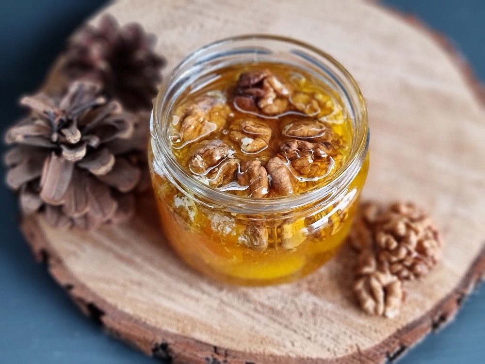 Грецкие орехи с медом и сухофруктами